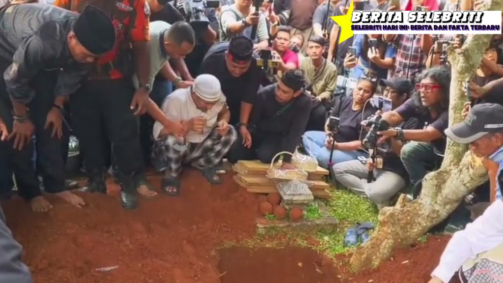 Pemakaman Mpok Alpa Suami Tak Kuasa Tahan Air Mata