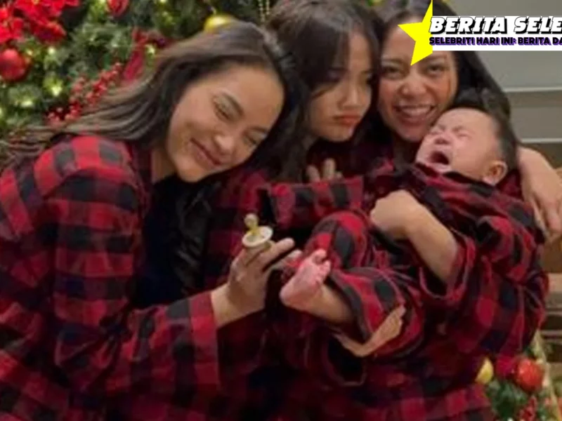 Erika Carlina Natal Tahun Ini Sungguh Spesial Anaknya